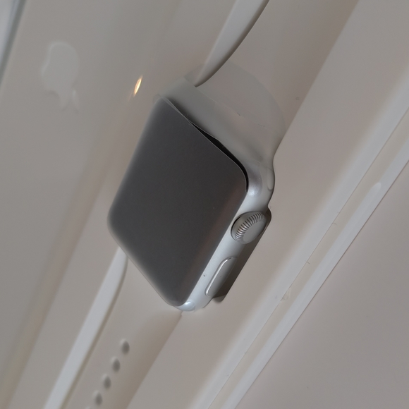 Apple Watch Sport 1st gen 38mm silver/white in original packaging pre-owned - Picture 2 of 6